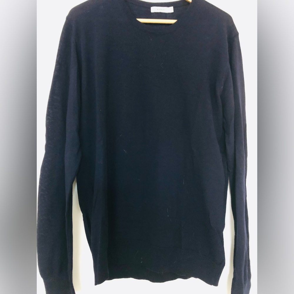Lightweight crew neck sweater